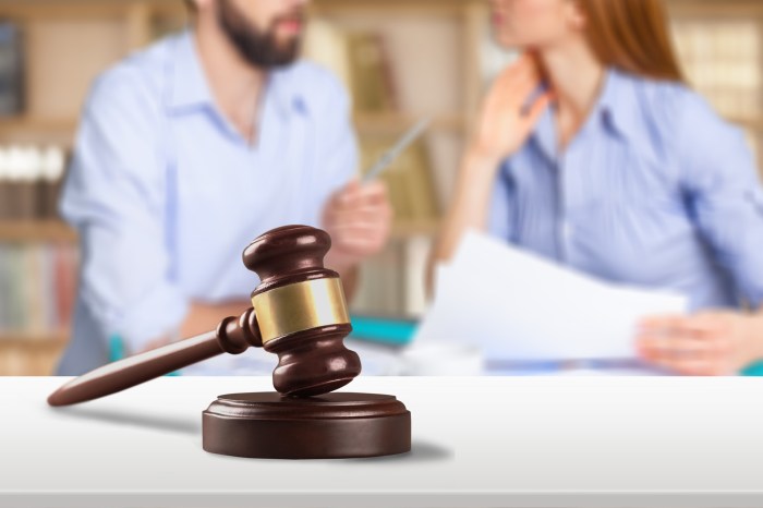 Divorce lawyer settle contentious attorney lawyers fees