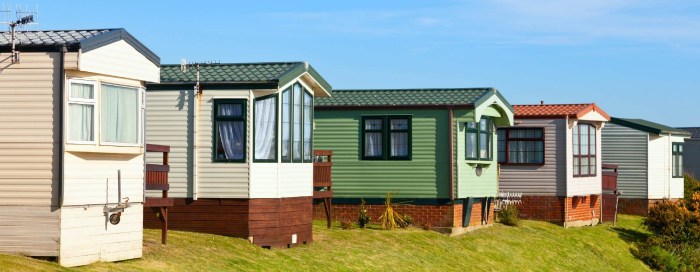 What insurance companies insure mobile homes