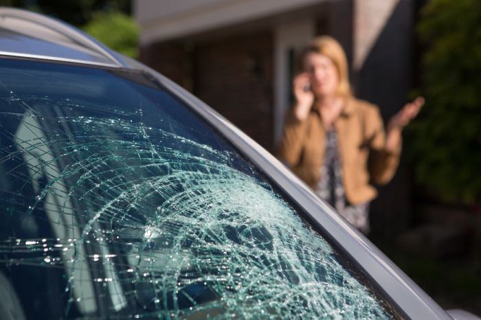 Do insurance companies cover windshield replacement